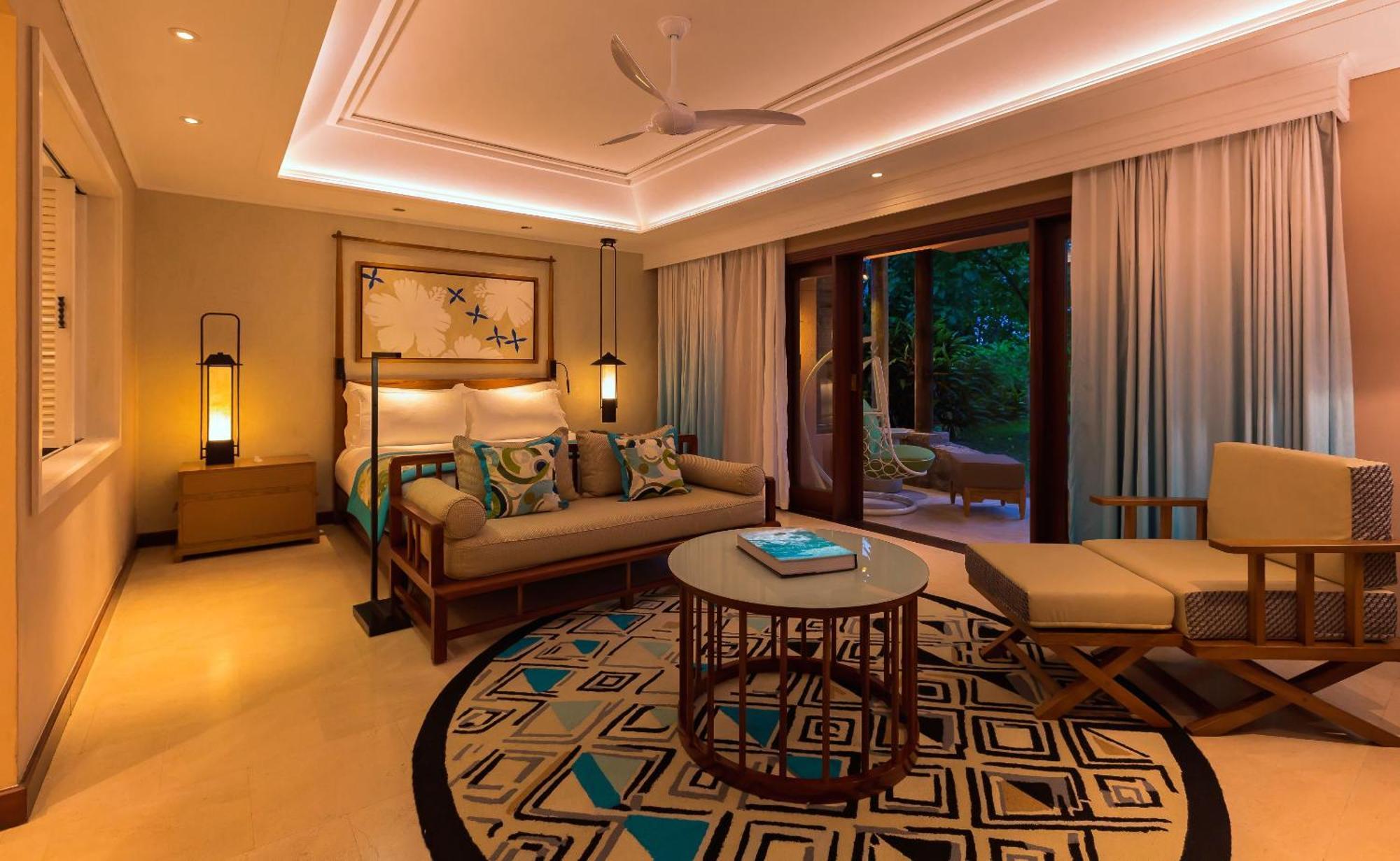 Constance Lemuria Grand Anse  Bagian luar foto A bedroom at the resort