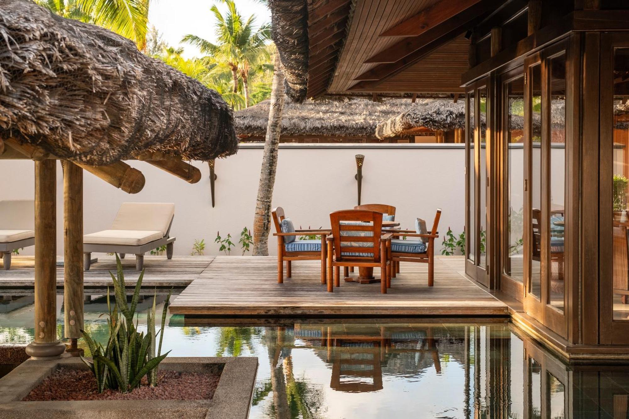 Constance Lemuria Grand Anse  Bagian luar foto A villa at the resort