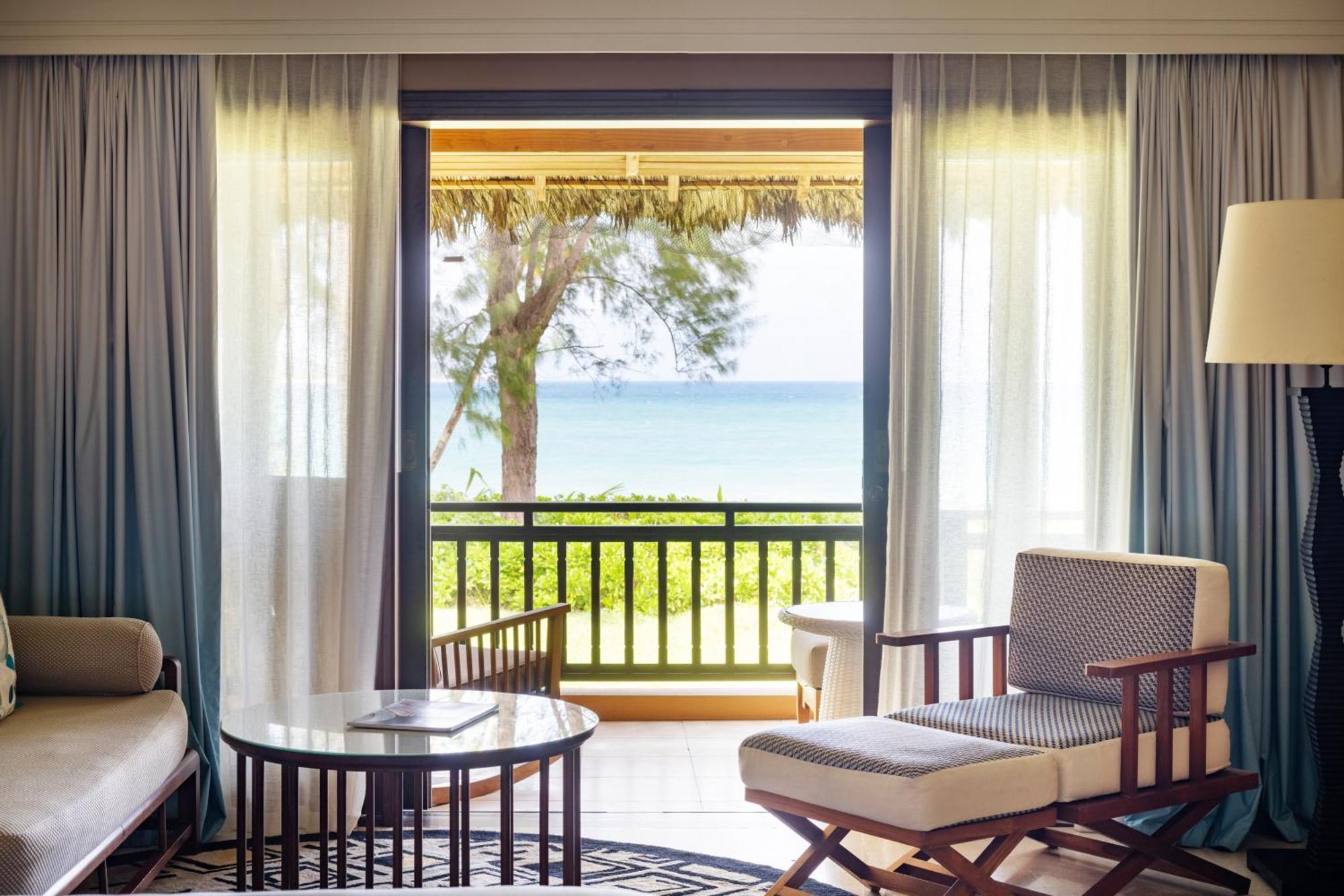 Constance Lemuria Grand Anse  Bagian luar foto A room at the resort