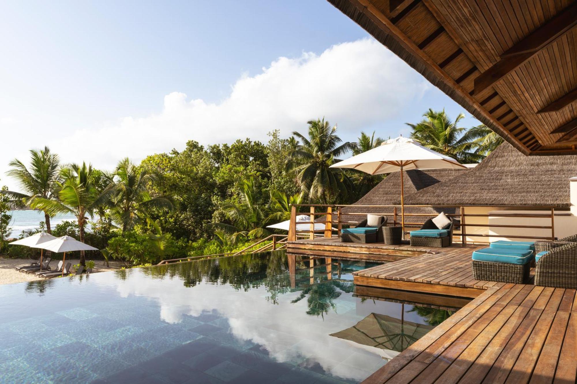 Constance Lemuria Grand Anse  Bagian luar foto The swimming pool at the resort
