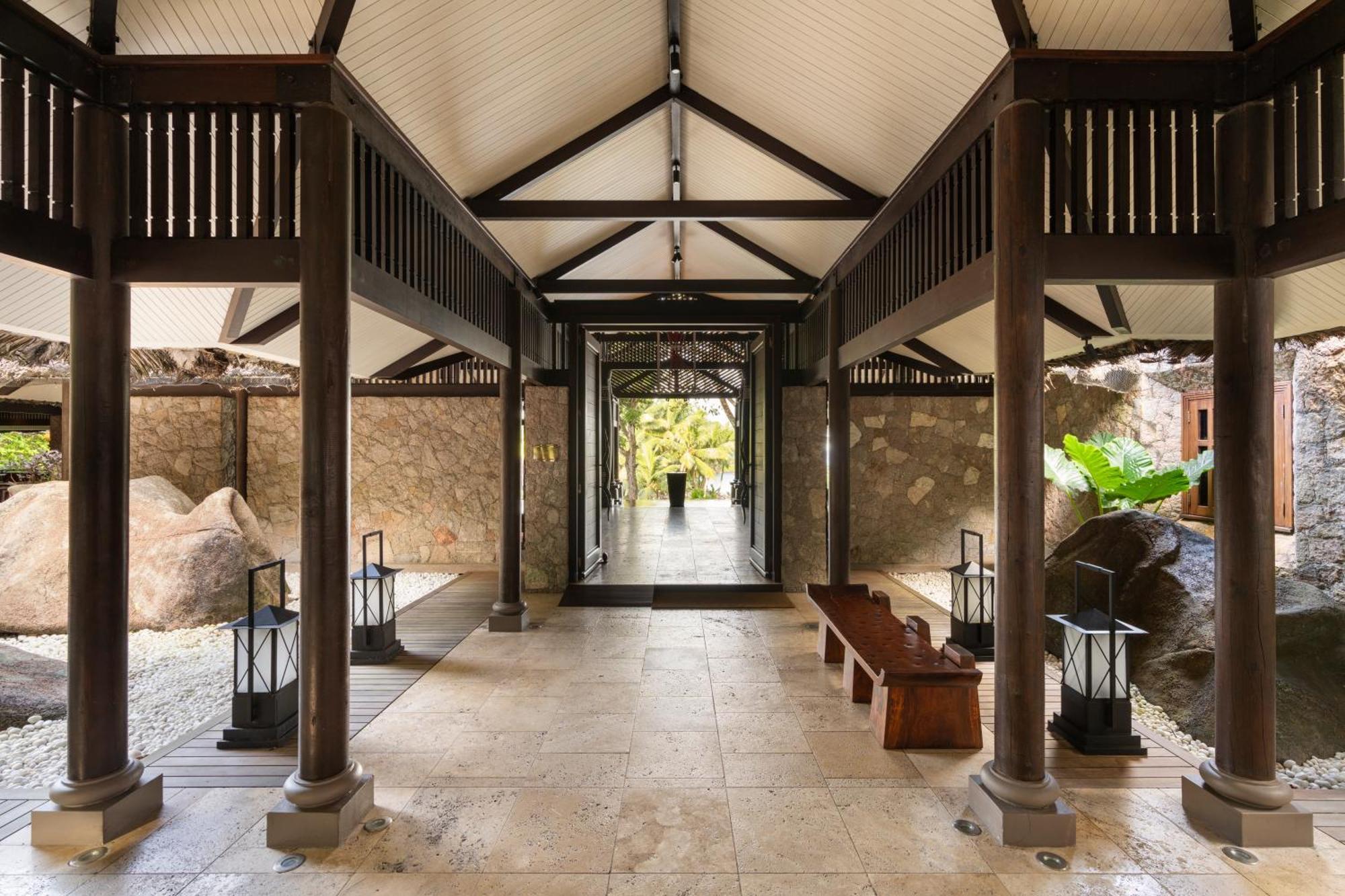 Constance Lemuria Grand Anse  Bagian luar foto The lobby of the resort