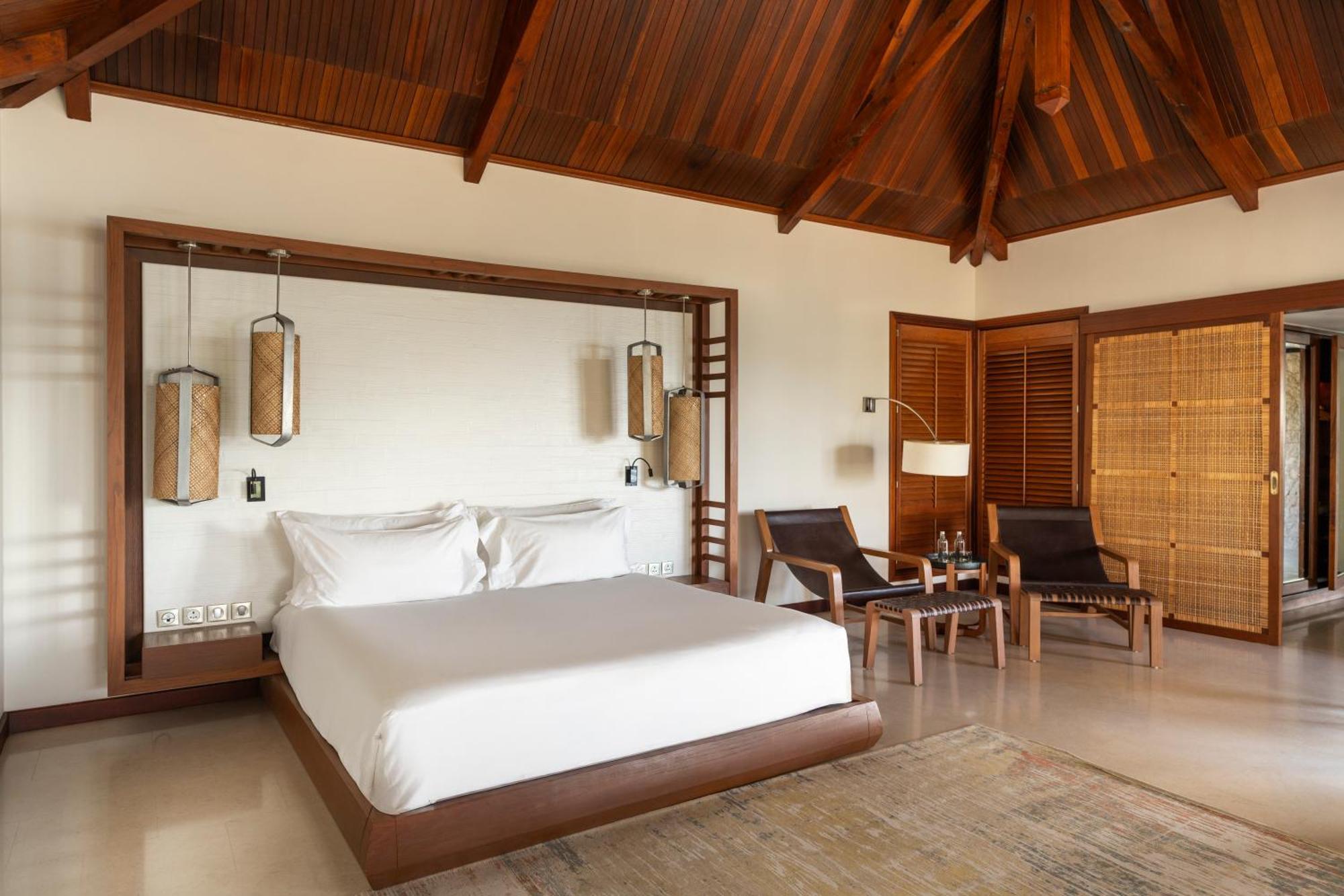 Constance Lemuria Grand Anse  Bagian luar foto A bedroom at the resort