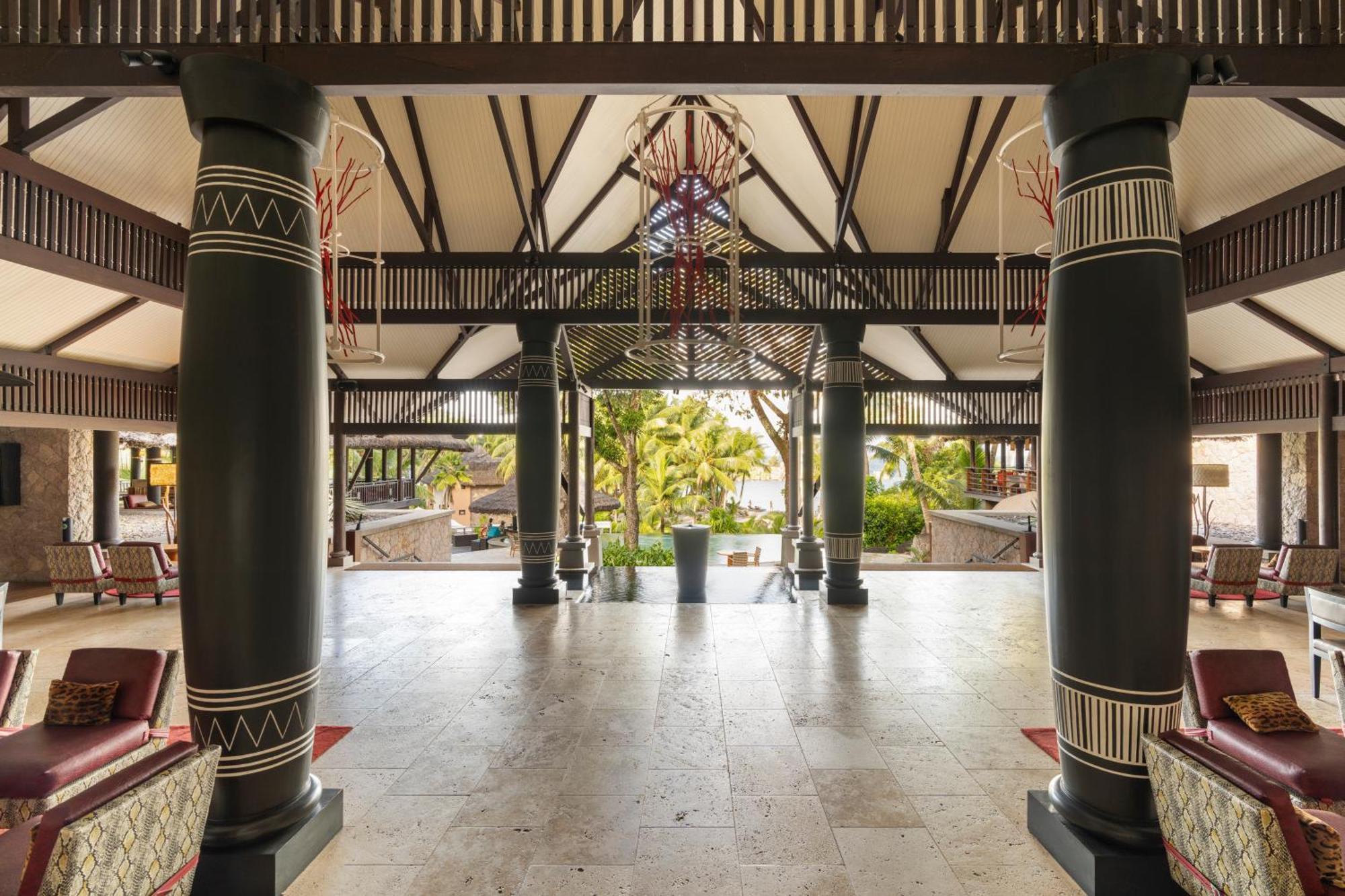 Constance Lemuria Grand Anse  Bagian luar foto The lobby of the Four Seasons Resort