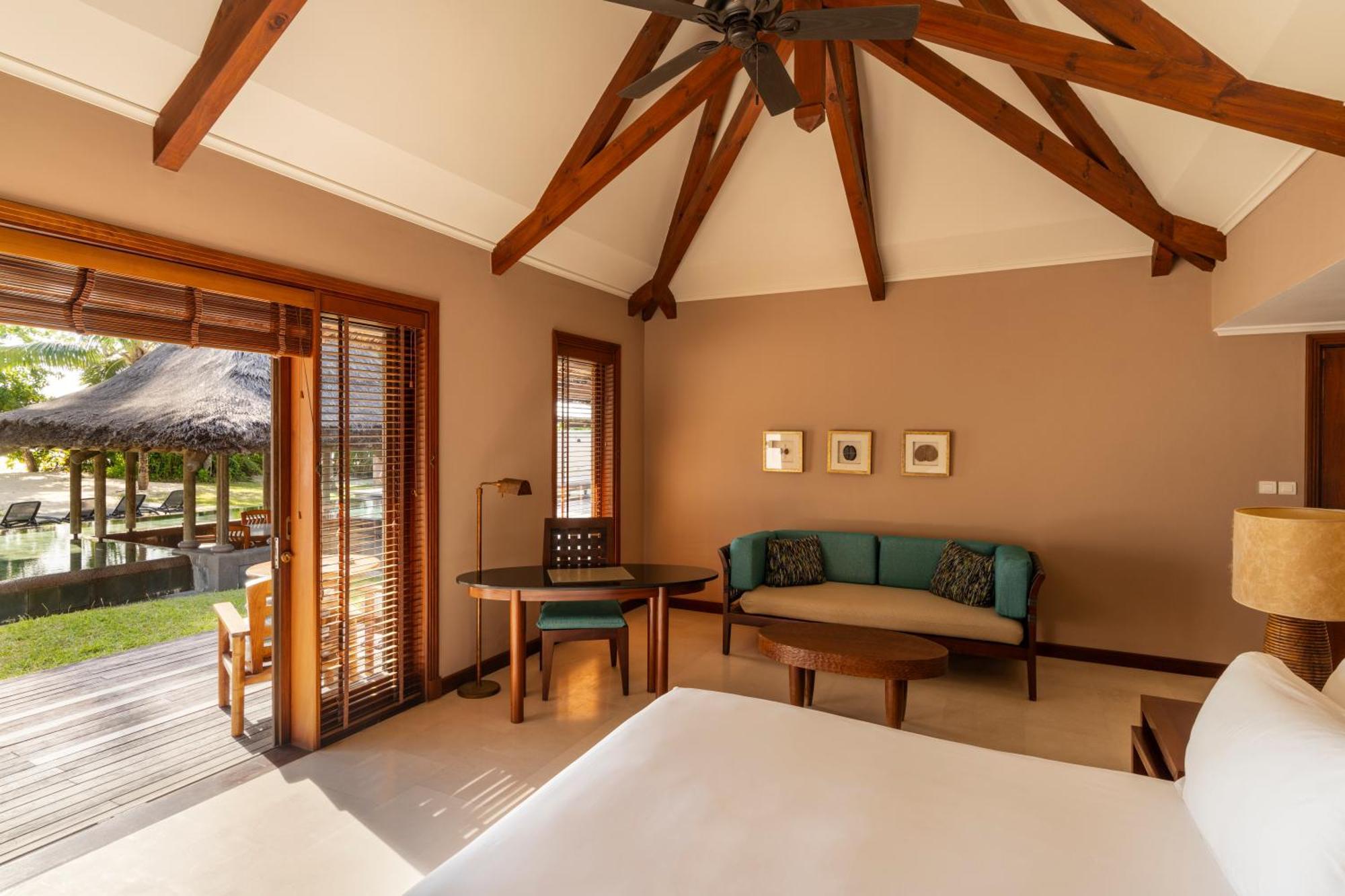 Constance Lemuria Grand Anse  Bagian luar foto A room at the resort