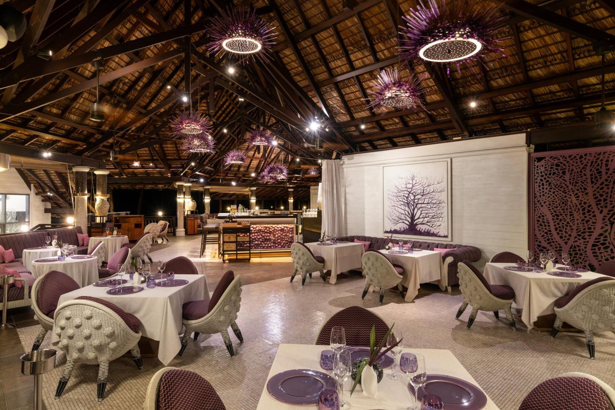 Constance Lemuria Grand Anse  Bagian luar foto The restaurant at the resort