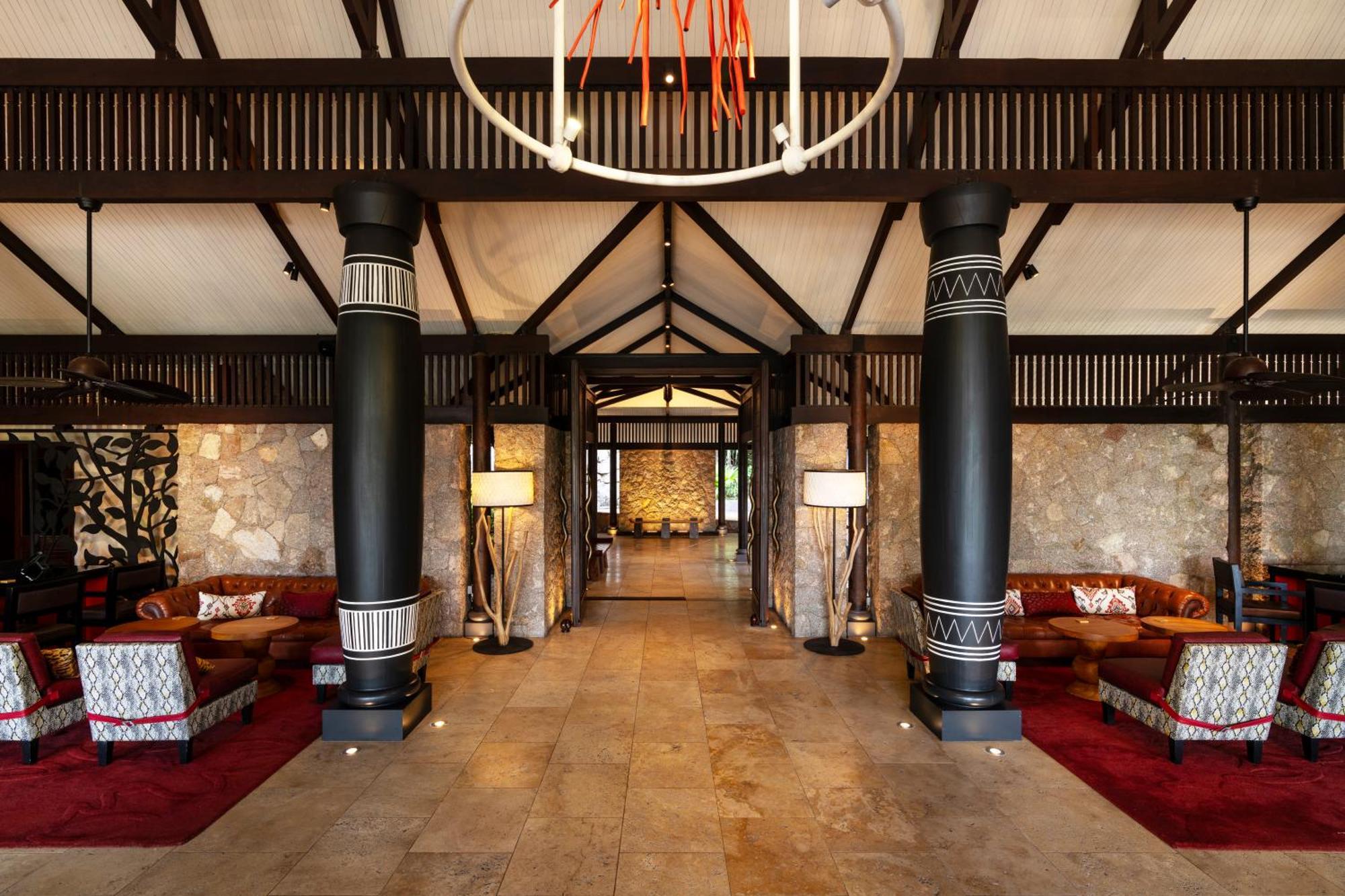 Constance Lemuria Grand Anse  Bagian luar foto The lobby of the hotel