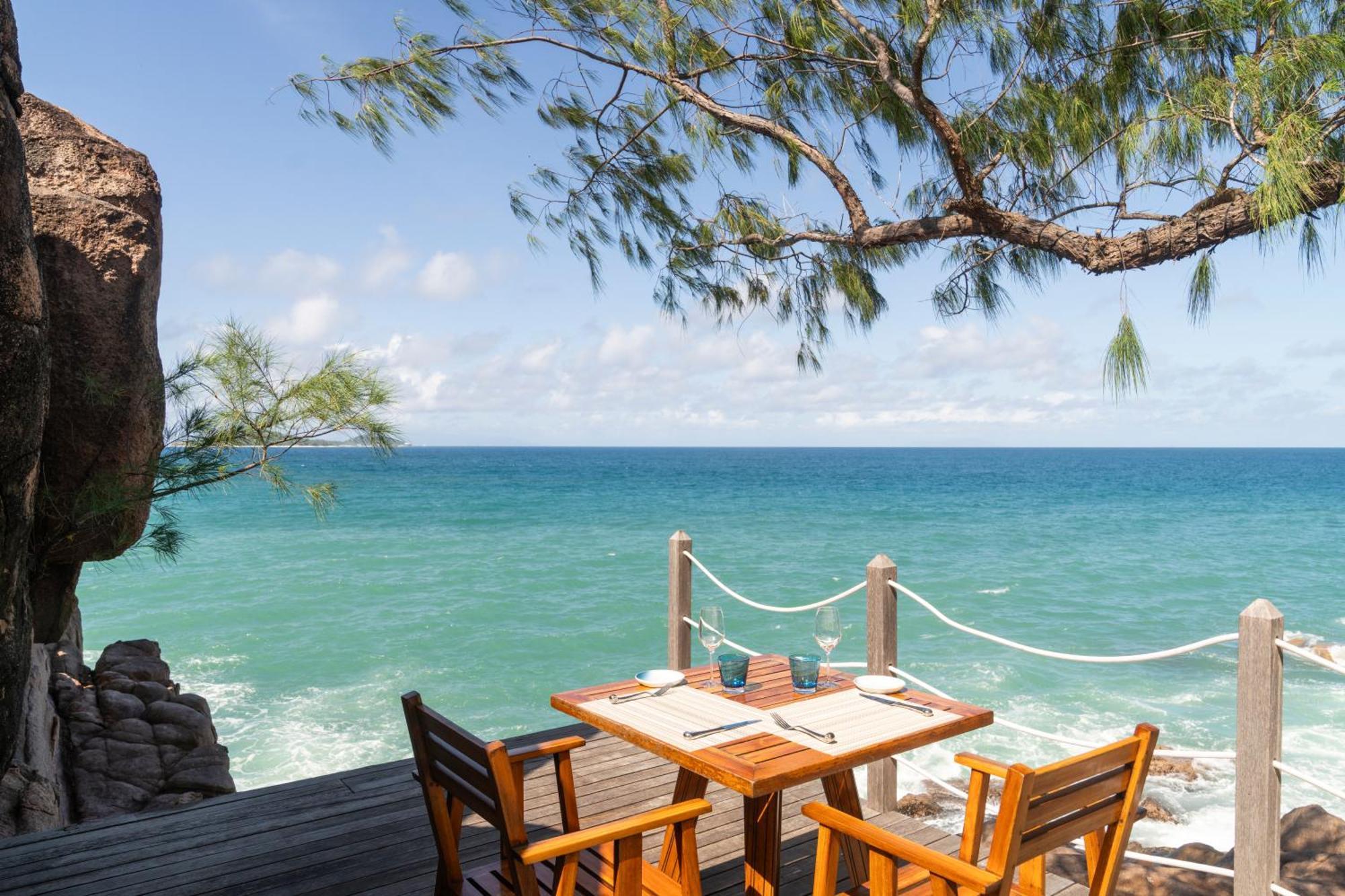 Constance Lemuria Grand Anse  Bagian luar foto View from the restaurant