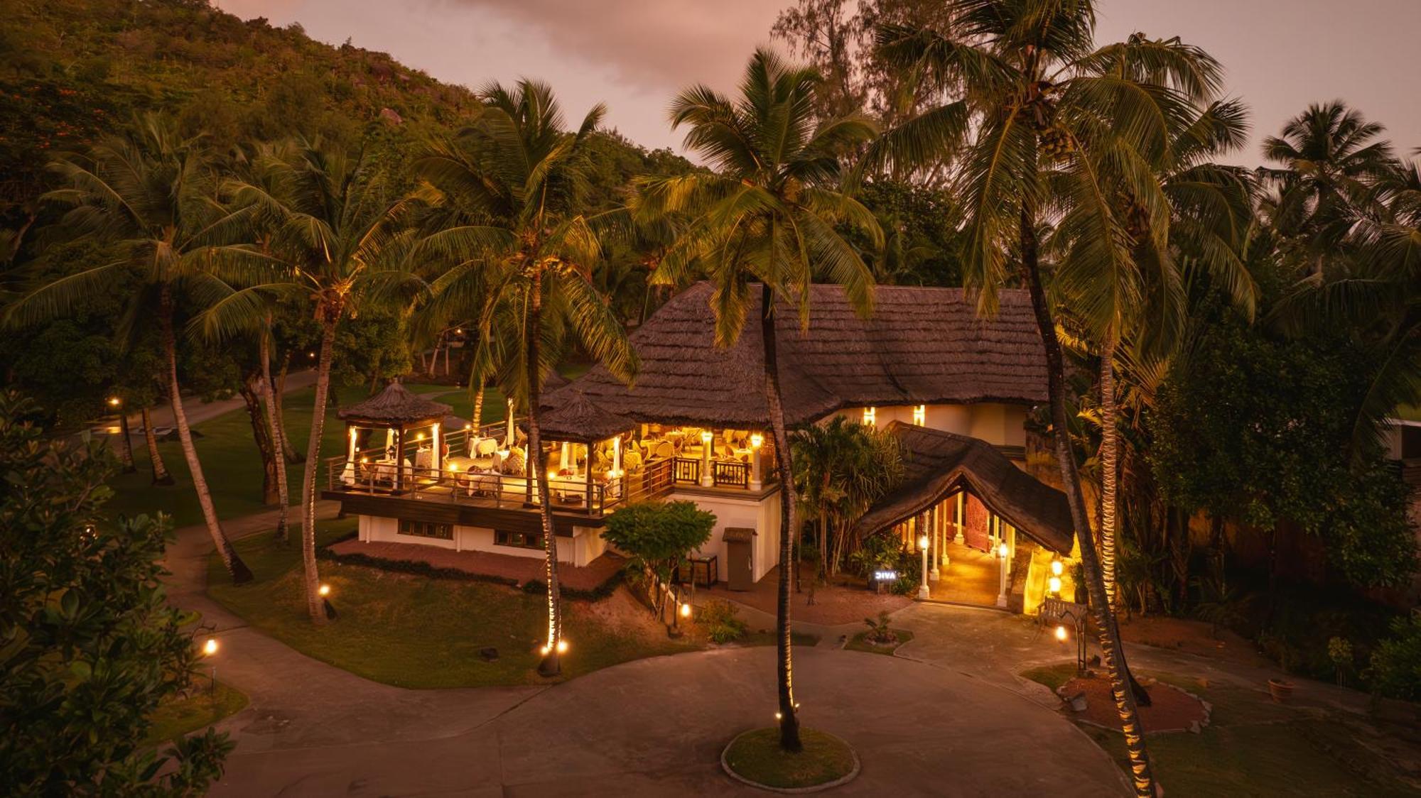 Constance Lemuria Grand Anse  Bagian luar foto The restaurant at the resort