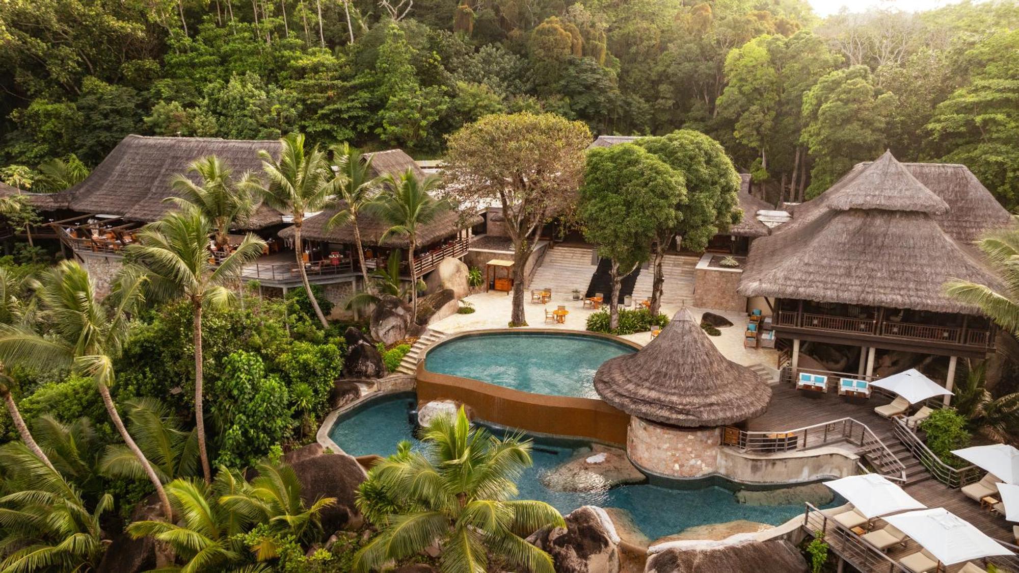 Constance Lemuria Grand Anse  Bagian luar foto The resort's main pool