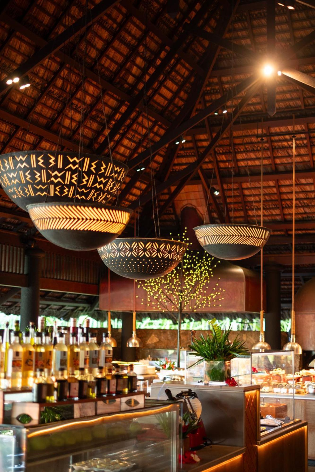 Constance Lemuria Grand Anse  Bagian luar foto The interior of the bar